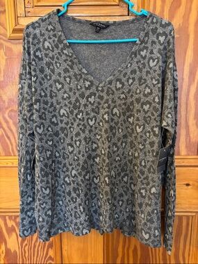 Lucky Brand Gray Leopard Print V-Neck Long Sleeve Top